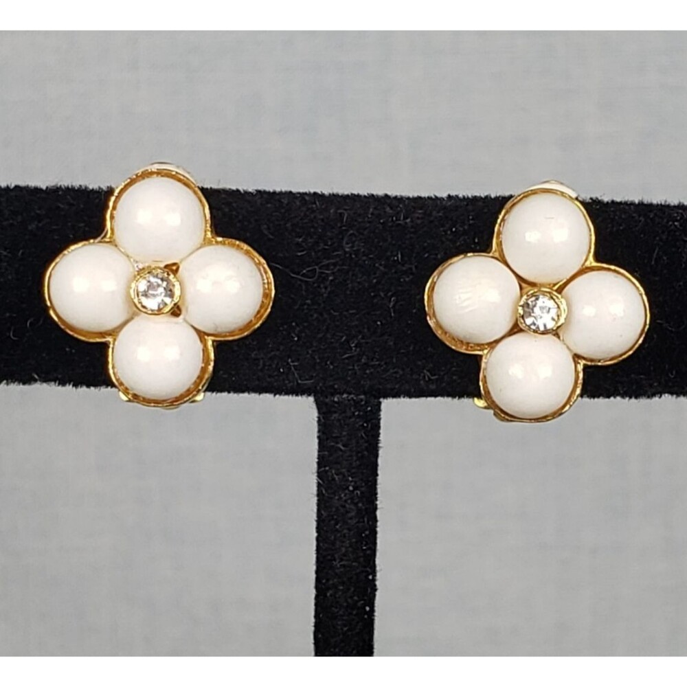 Vintage 1960s Signed YOSCA Gold Tone Crystal & White Cabochon Clip On Earrings - Picture 4 of 11